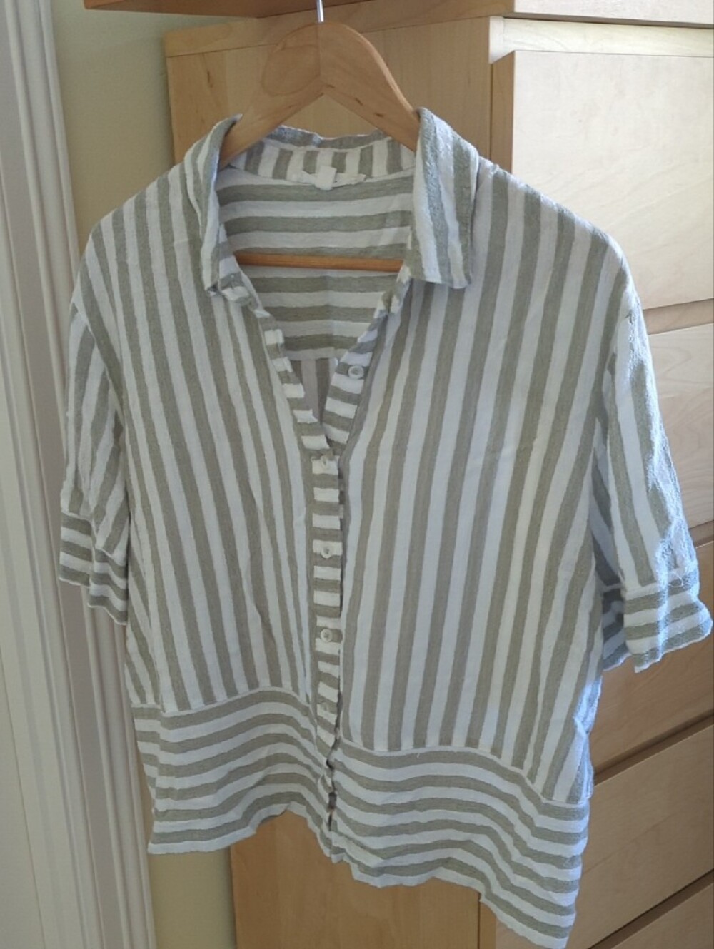 GAP Striped Short-Sleeve Blouse - Soft Fabric And Modern Siluette